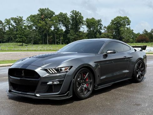 Used 2020 Ford Mustang Shelby GT500 w/ Carbon Fiber Track Pack RWD image 2
