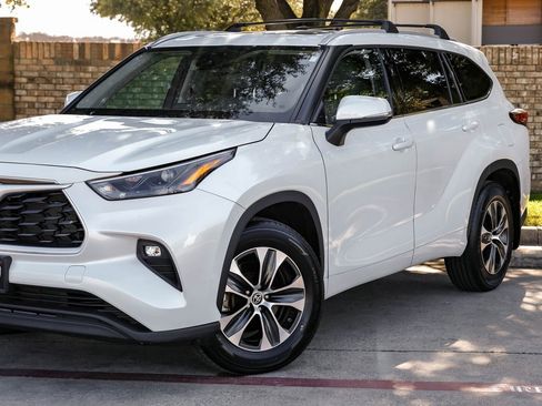 Used 2022 Toyota Highlander XLE image 14
