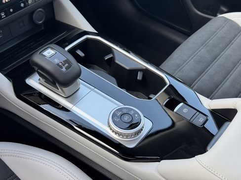 New 2025 Mitsubishi Outlander SE image 15