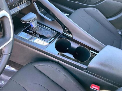 Used 2025 Hyundai Elantra SEL image 15