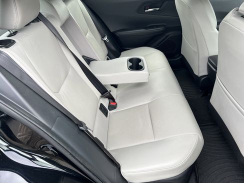 Used 2024 Toyota Prius XLE FWD image 28
