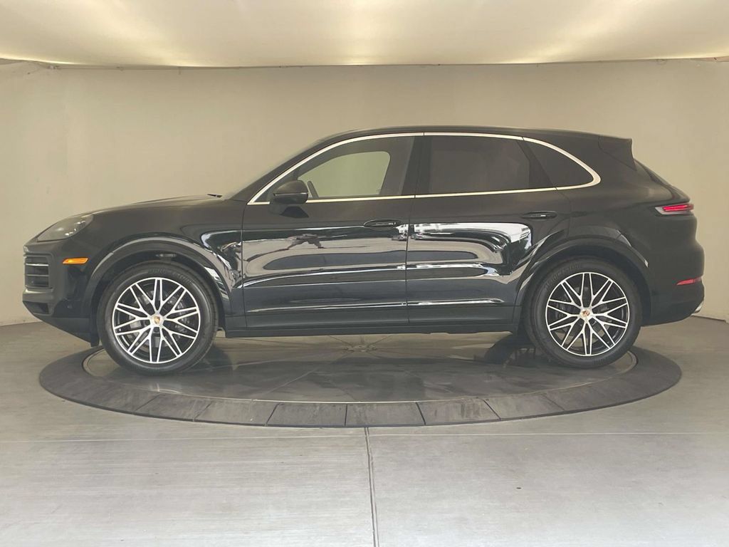 Certified 2025 Porsche Cayenne AWD/4WD image 2
