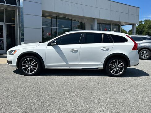 Used 2018 Volvo V60 T5 Cross Country w/ Convenience Package image 5
