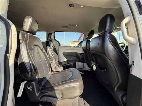 Used 2021 Chrysler Voyager Lxi image 25