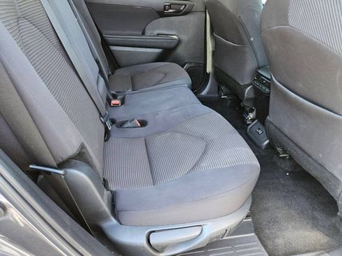 Used 2024 Toyota Highlander LE AWD/4WD image 18