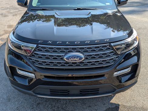 Used 2022 Ford Explorer XLT w/ Equipment Group 202A AWD/4WD image 12