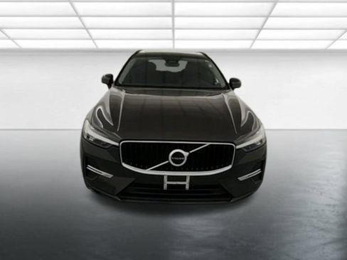 Used 2022 Volvo XC60 B5 Momentum image 3
