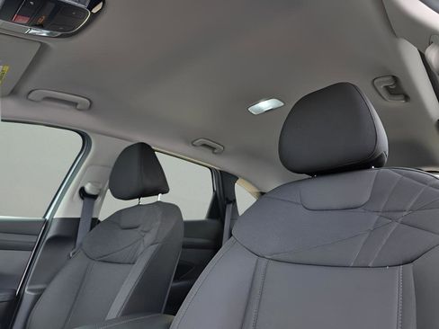 Certified 2025 Hyundai Tucson SE image 19