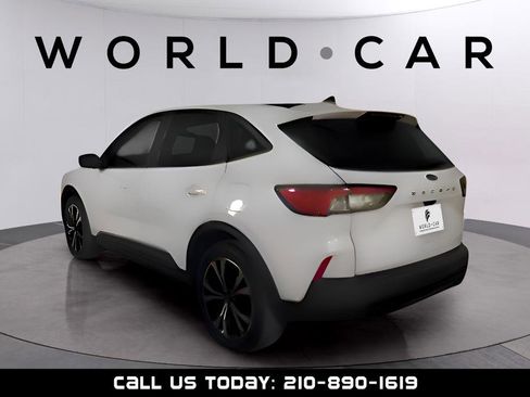 Used 2022 Ford Escape SE w/ SE Sport Appearance Package FWD image 4