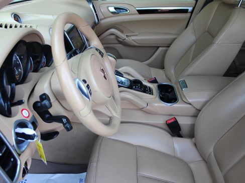 Used 2014 Porsche Cayenne AWD/4WD image 10