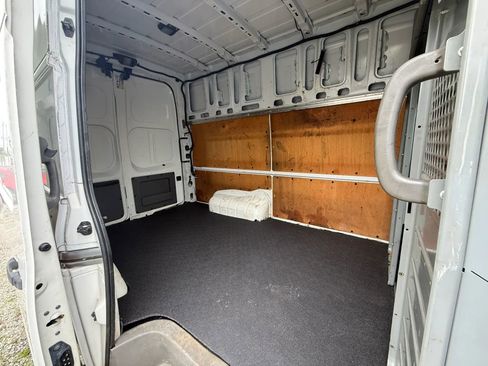 Used 2018 Nissan NV 2500 SV RWD image 7