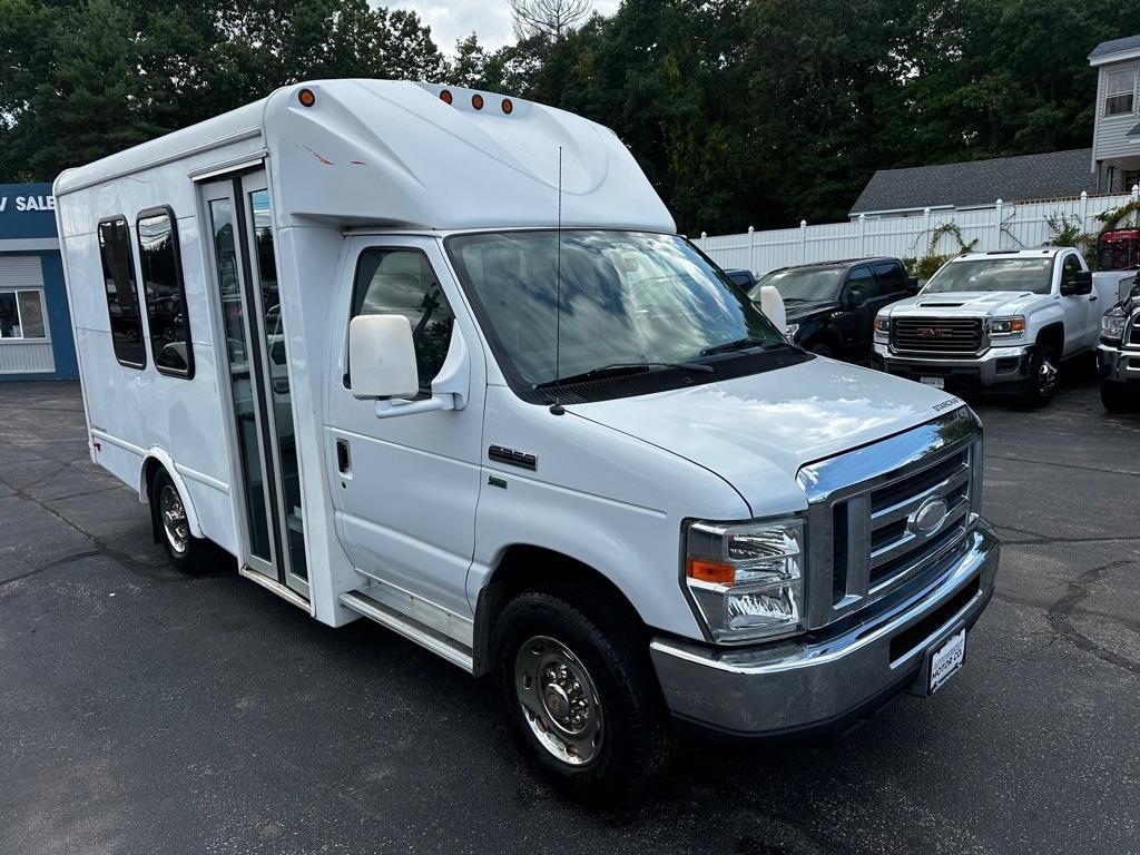 Used 2015 Ford E-350 and Econoline 350 Super Duty RWD image 4