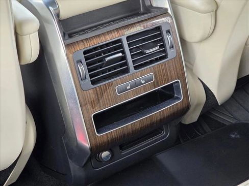 Used 2017 Land Rover Range Rover Sport HSE image 18