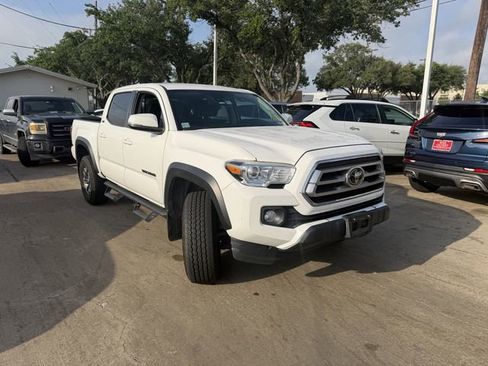 Used 2021 Toyota Tacoma SR5 w/ Trail Edition image 3