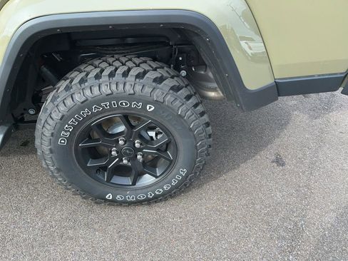 New 2025 Jeep Gladiator Sport image 57