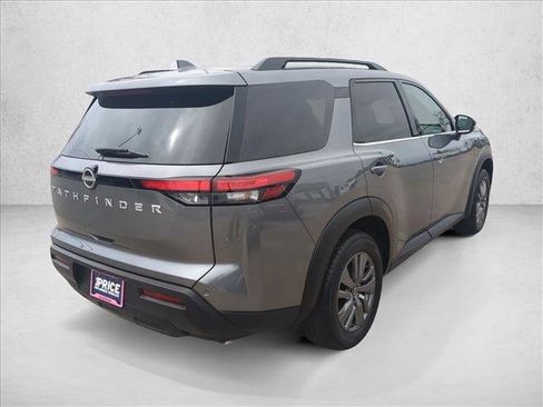 Used 2025 Nissan Pathfinder SV FWD image 5