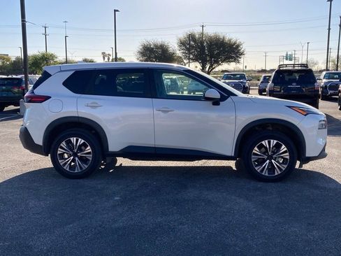 Used 2023 Nissan Rogue SV image 4