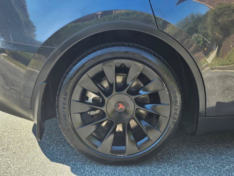 Used 2024 Tesla Model Y 2WD image 16
