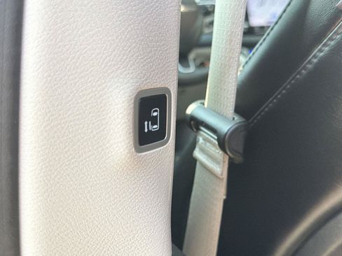 Used 2023 Chrysler Pacifica Touring-L FWD image 39