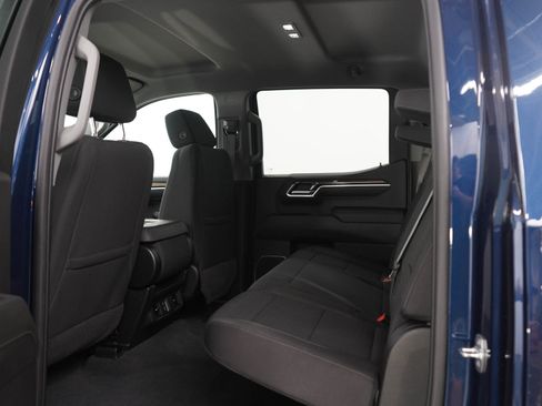 Used 2022 Chevrolet Silverado 1500 LT w/ Z71 Off-Road Package AWD/4WD image 16