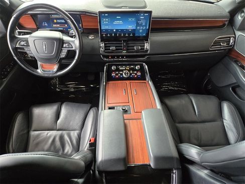 Used 2024 Lincoln Navigator Reserve image 14