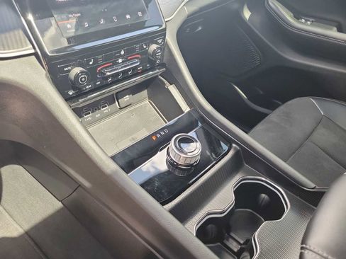 Used 2023 Jeep Grand Cherokee Altitude image 13