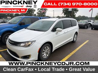 Used 2017 Chrysler Pacifica Touring-L FWD video 1