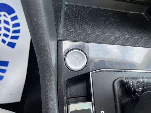 Used 2021 Volkswagen Tiguan SE w/ Panoramic Sunroof Package image 22