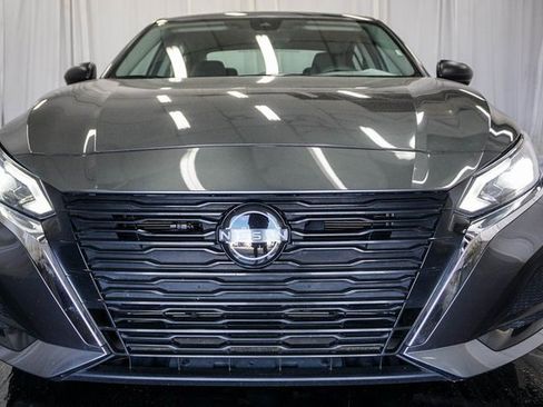 Used 2024 Nissan Altima 2.5 SV image 3