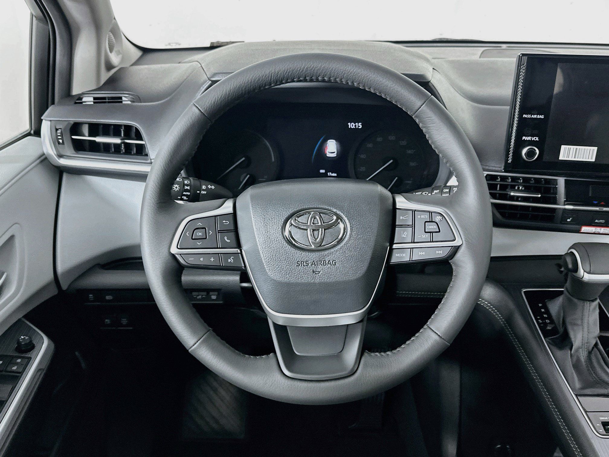 Used 2026 Toyota Sienna XLE FWD image 18