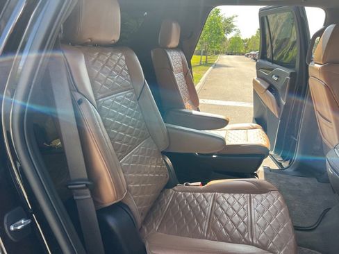 Used 2022 Cadillac Escalade Premium Luxury RWD image 49