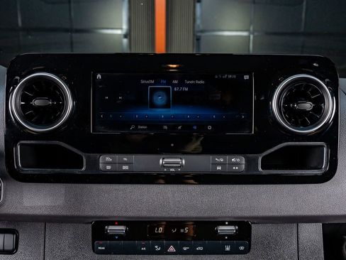 Used 2024 Mercedes-Benz Sprinter 3500 image 23