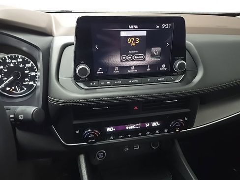 Used 2023 Nissan Rogue SV w/ SV Premium B Package image 24