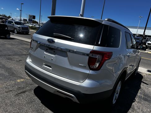 Used 2017 Ford Explorer XLT w/ Equipment Group 201A AWD/4WD image 4