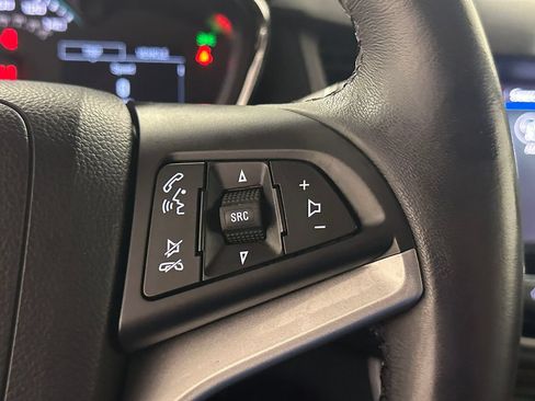 Used 2022 Chevrolet Trax LT w/ LT Convenience Package AWD/4WD image 36