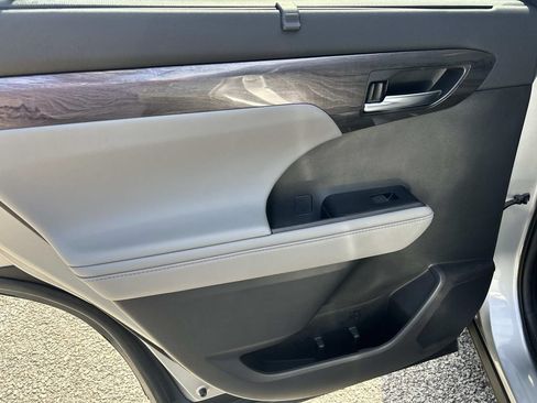 Used 2020 Toyota Highlander Limited AWD/4WD image 23