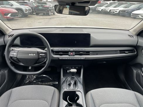 Used 2025 Kia K4 LXS image 31