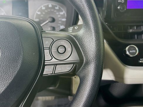 Used 2025 Toyota Corolla LE image 17