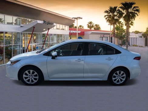 Used 2022 Toyota Corolla LE FWD image 6