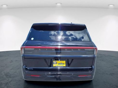 Used 2025 Lincoln Navigator Reserve AWD/4WD image 10