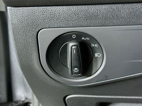 Used 2021 Volkswagen Tiguan S image 16