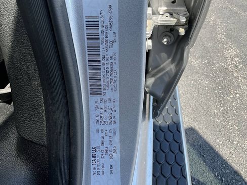 Used 2019 RAM 1500 Laramie AWD/4WD image 19