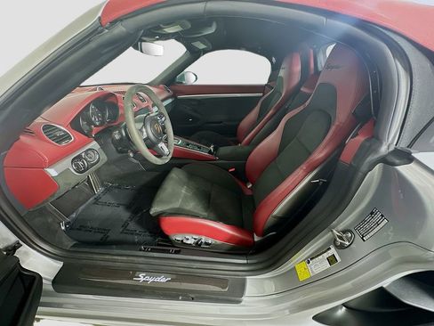Certified 2022 Porsche 718 Boxster Spyder image 5