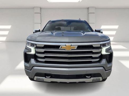 Used 2024 Chevrolet Silverado 1500 High Country w/ Z71 Off-Road Package AWD/4WD image 8
