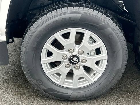 Certified 2024 Toyota Tacoma SR5 AWD/4WD image 9