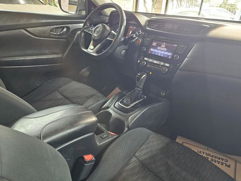 Used 2018 Nissan Rogue SV AWD/4WD image 17