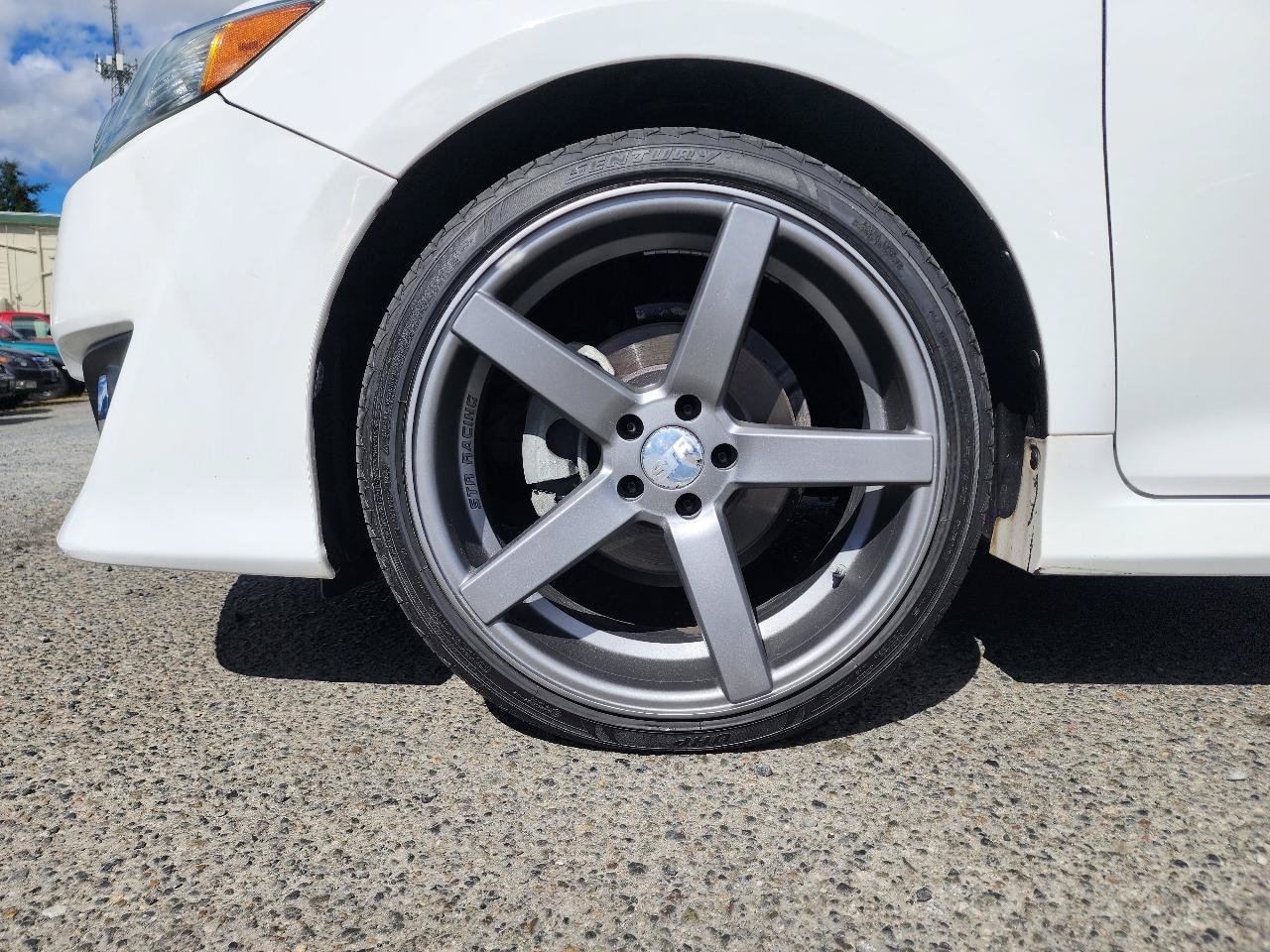 Used 2014 Toyota Camry SE FWD image 30