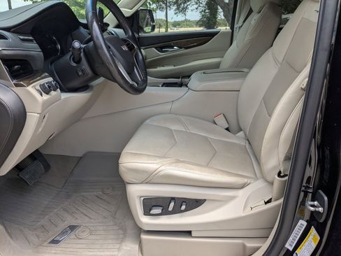 Used 2019 Cadillac Escalade Premium Luxury AWD/4WD image 5