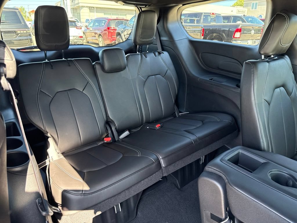 New 2027 Chrysler Pacifica Select FWD image 24