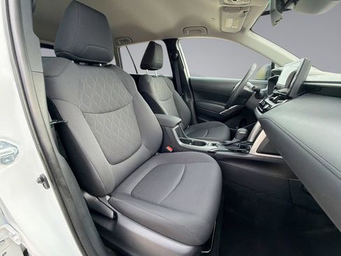 Used 2025 Toyota Corolla Cross LE FWD image 16